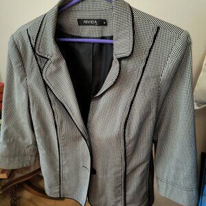 Fitted Jacket/Blazer featuring hound tooth fabric with black piping
